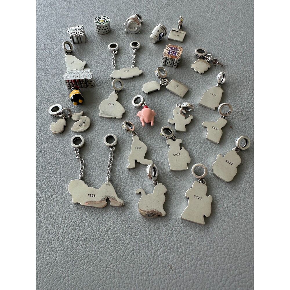 NWOT Friends TV Series Joey's Santa Penguin Charm - Picture 4 of 5
